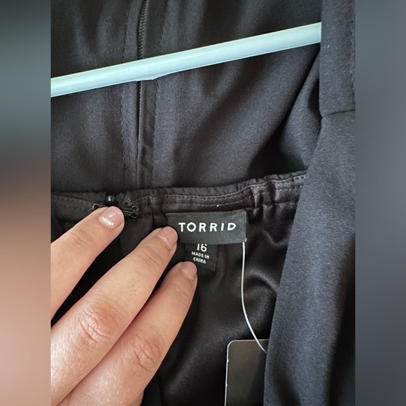 NWT! Torrid Maxi Dress - Black Cold Shoulder - Picture 5 of 6